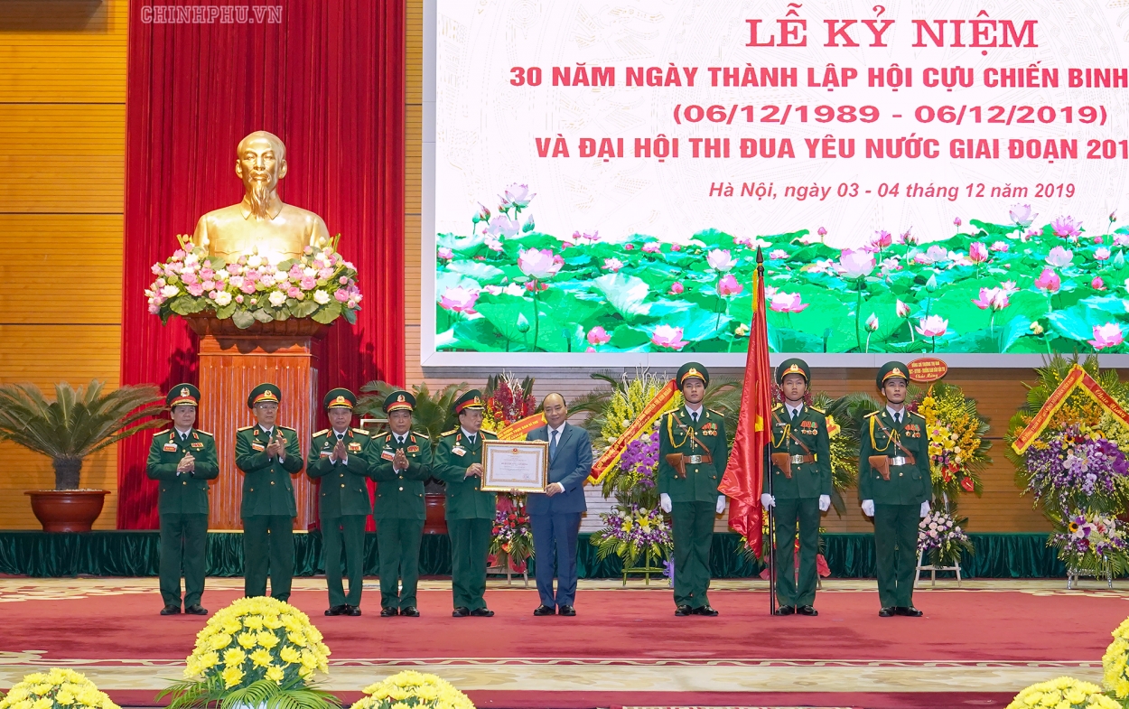Thay mặt lãnh đạo Đảng, Nhà nước, Thủ tướng Nguyễn Xuân Phúc đã trao Huân chương Lao động hạng Nhất tặng Hội Cựu chiến binh Việt Nam