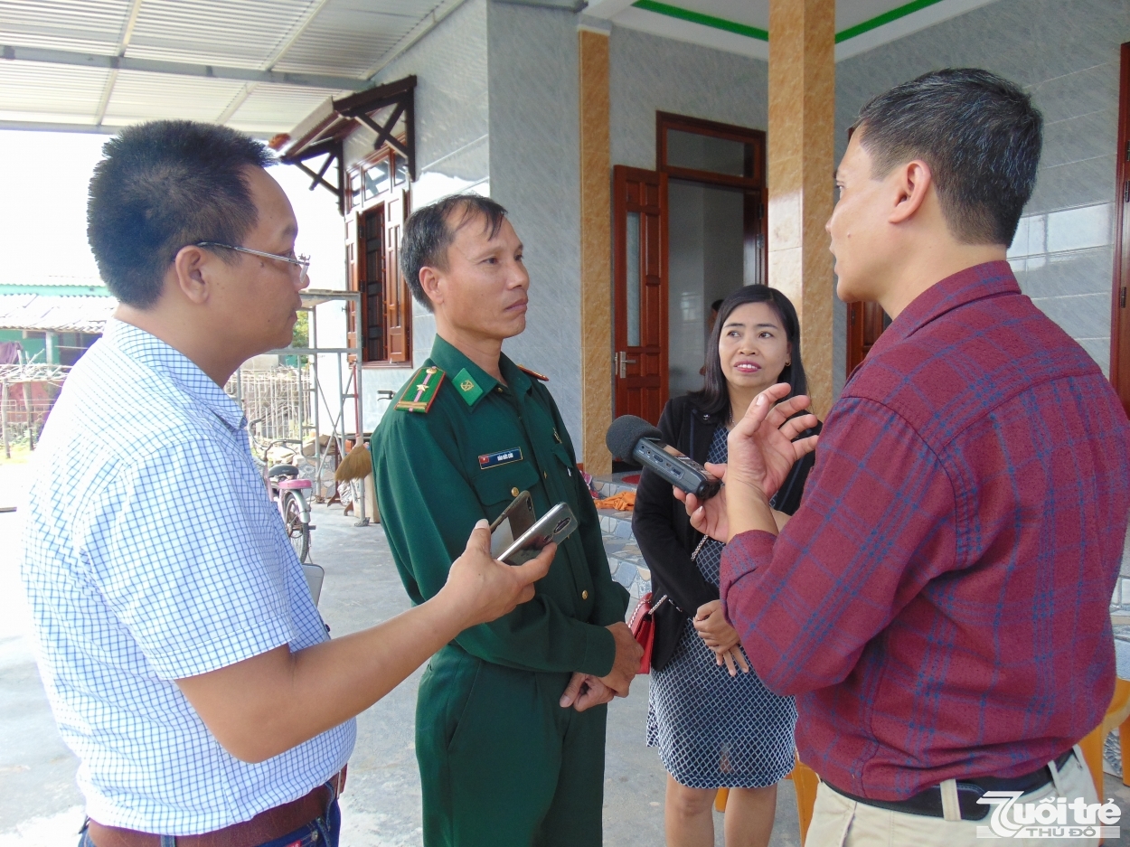 Phóng viên các cơ quan thông tấn, báo chí tác nghiệp trong một đợt tập huấn nghiệp vụ về công tác phòng chống thiên tai do Tổng Cục phòng chống thiên tai tổ chức