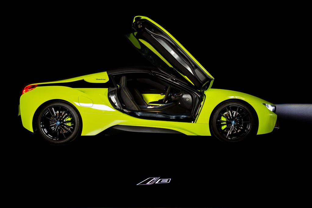 BMW i8 Roadster LimeLight Edition - Độc bản cho người yêu màu xanh