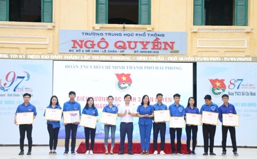 Cơ sở Đoàn tuyên dương “Học sinh 3 tốt” và “Học sinh 3 rèn luyện”