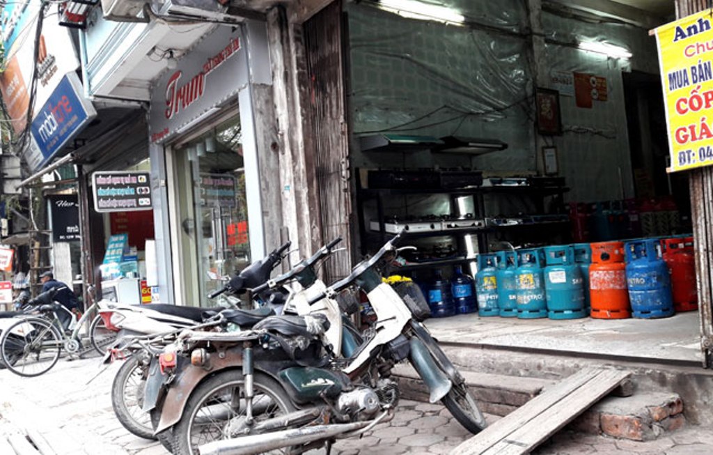 Nguy hiểm rình rập từ các cửa hàng gas trong khu dân cư