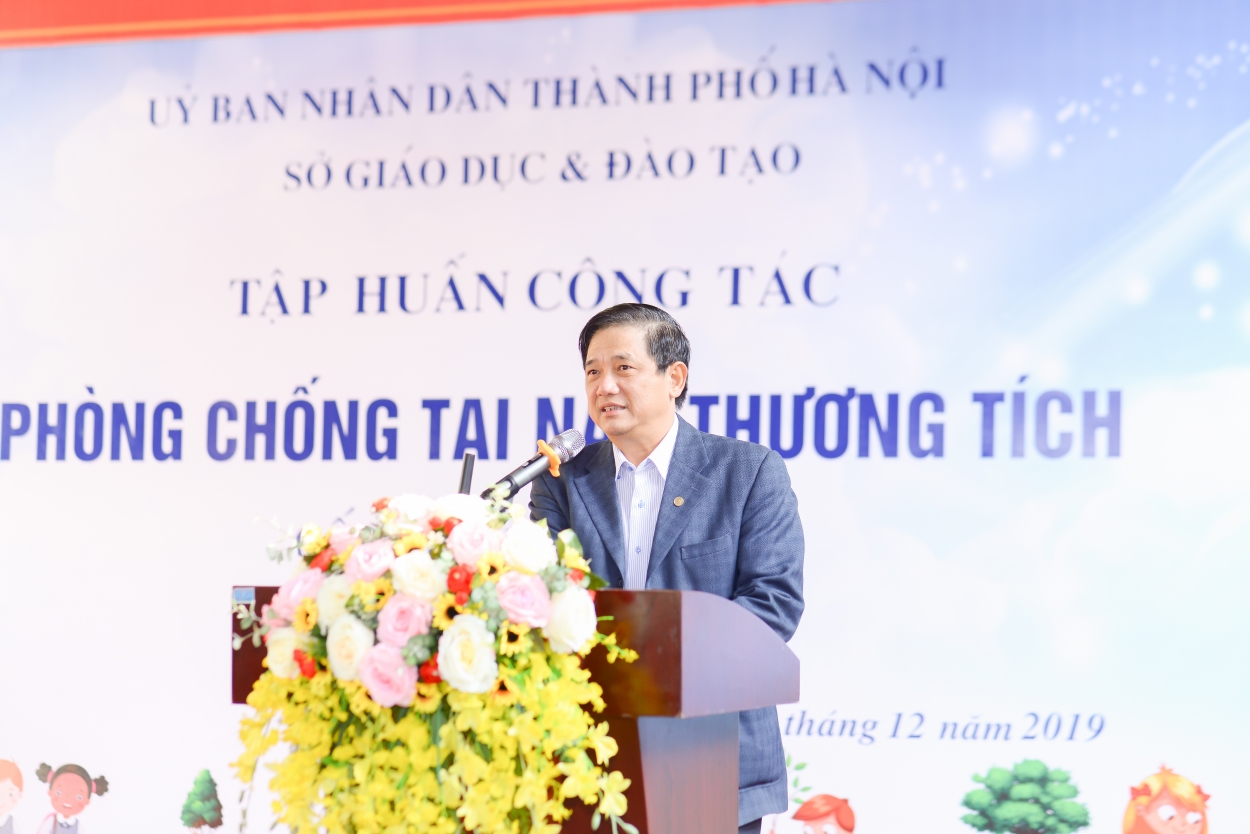 Ông Phạm Xuân Tiến , Phó Giám đốc Sở Giáo dục và đào tạo Hà Nội phát biểu khai mạc khóa tập huấn