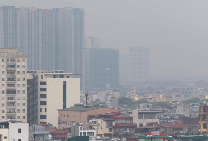 Hà Nội khuyến cáo người dân hạn chế ra ngoài đường vì không khí đang ở mức xấu