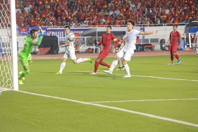 Pha ghi bàn của Văn Hậu nâng tỉ số lên 3-0