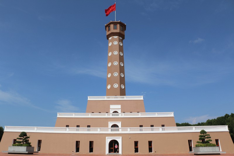 Biểu tượng Cột cờ Hà Nội tại Mũi Cà Mau