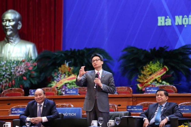 Phó thủ tướng Vũ Đức Đam chia sẻ với thanh niên