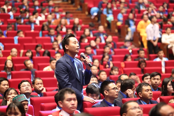 Anh Nguyễn Đức Tiến, Phó bí thư Thành đoàn Hà Nội, Chủ tịch Hội LHTN Việt Nam thành phố Hà Nội đặt câu hỏi tại chương trình