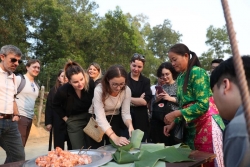 Sinh viên quốc tế trải nghiệm không gian văn hóa tại Việt Nam