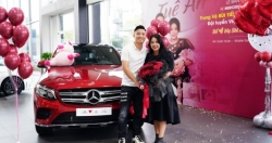 Trung vệ Bùi Tiến Dũng sắm xế sang Mercedes-Benz GLC 300 tặng vợ và con gái đầu lòng