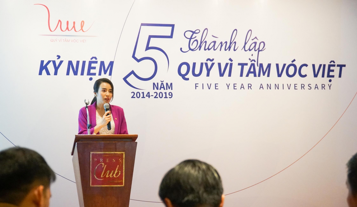 Bà Trần Thị Như Trang, Giám đốc Quỹ Vì tầm vóc Việt, phát biểu tại lễ kỷ niệm