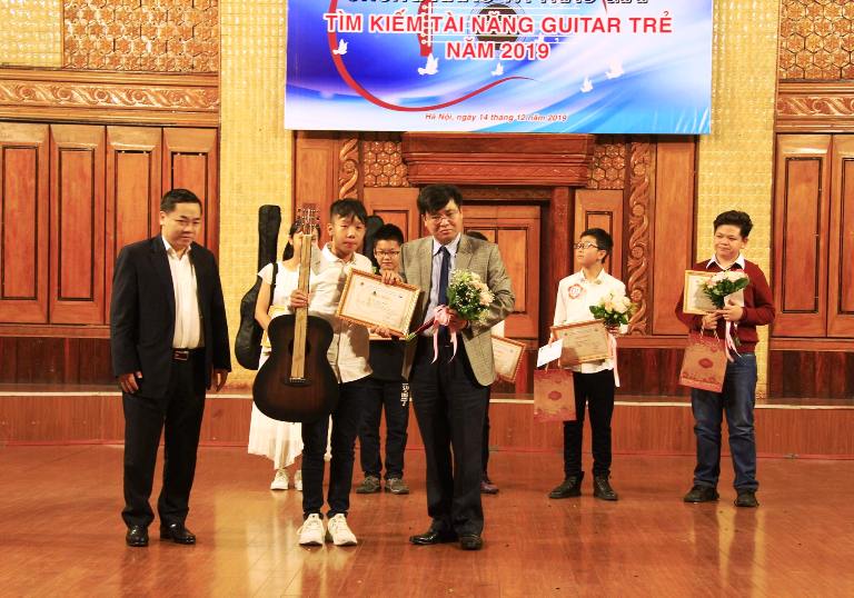 Võ Trung Hiếu giành giải Nhất cuộc thi “Tìm kiếm tài năng Guitar trẻ”