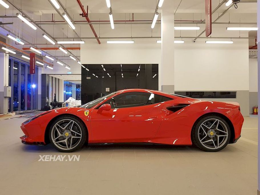 Doanh nhân Nguyễn Quốc Cường tậu Ferrari F8 Tributo đầu tiên Việt Nam