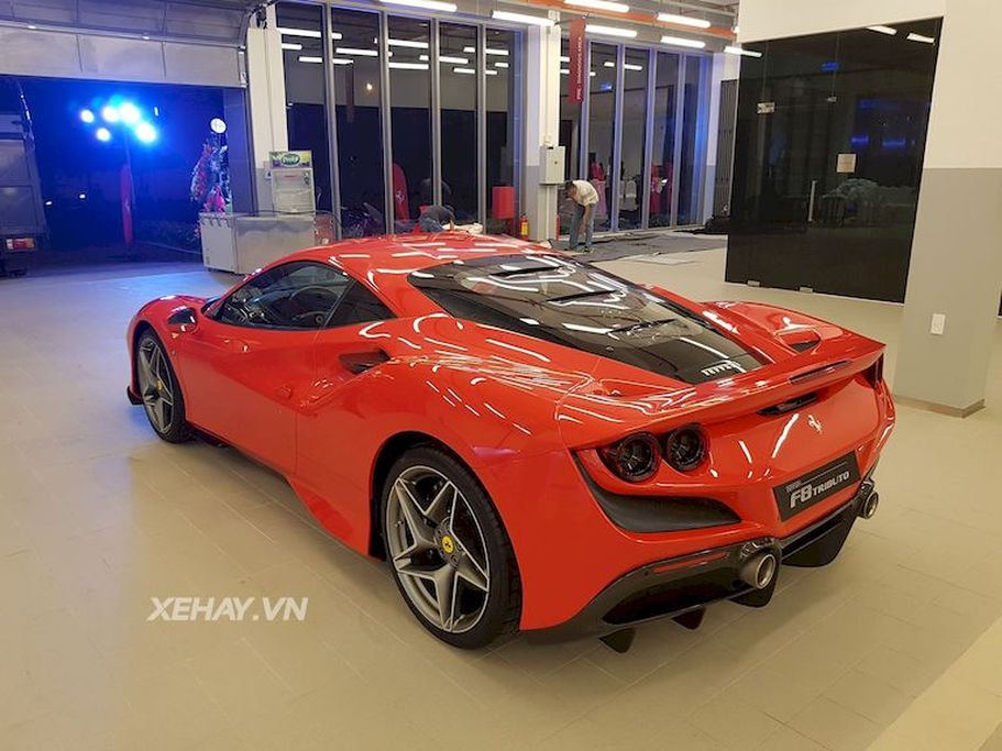 Doanh nhân Nguyễn Quốc Cường tậu Ferrari F8 Tributo đầu tiên Việt Nam