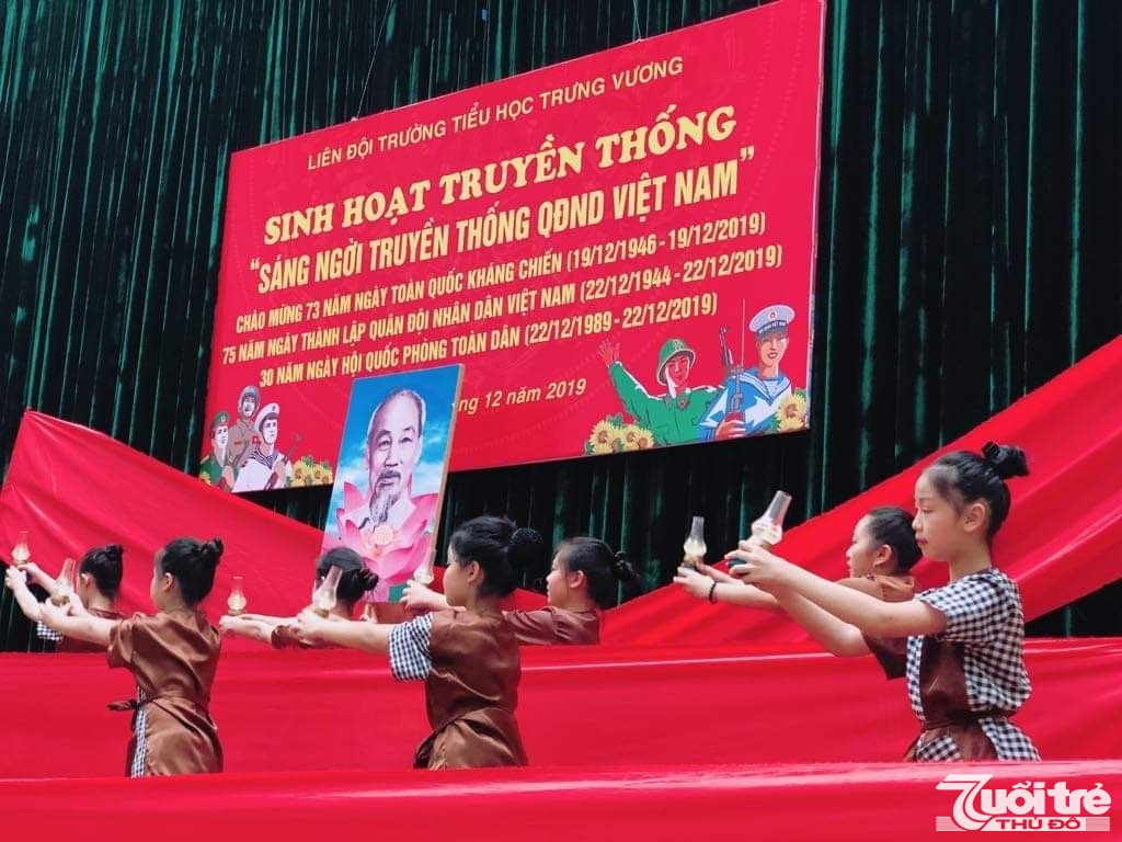 Tiết mục văn nghệ chào mừng gồm các ca khúc “Người về khai sáng niềm tin”