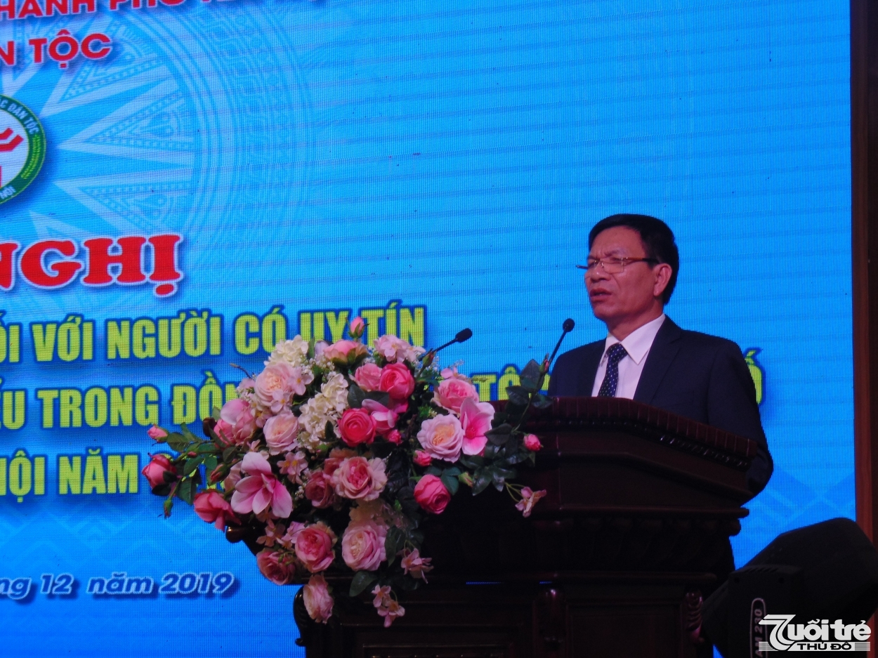 Đồng chí Nguyễn Tất Vinh, Trưởng Ban Dân tộc thành phố Hà Nội phát biểu tại hội nghị