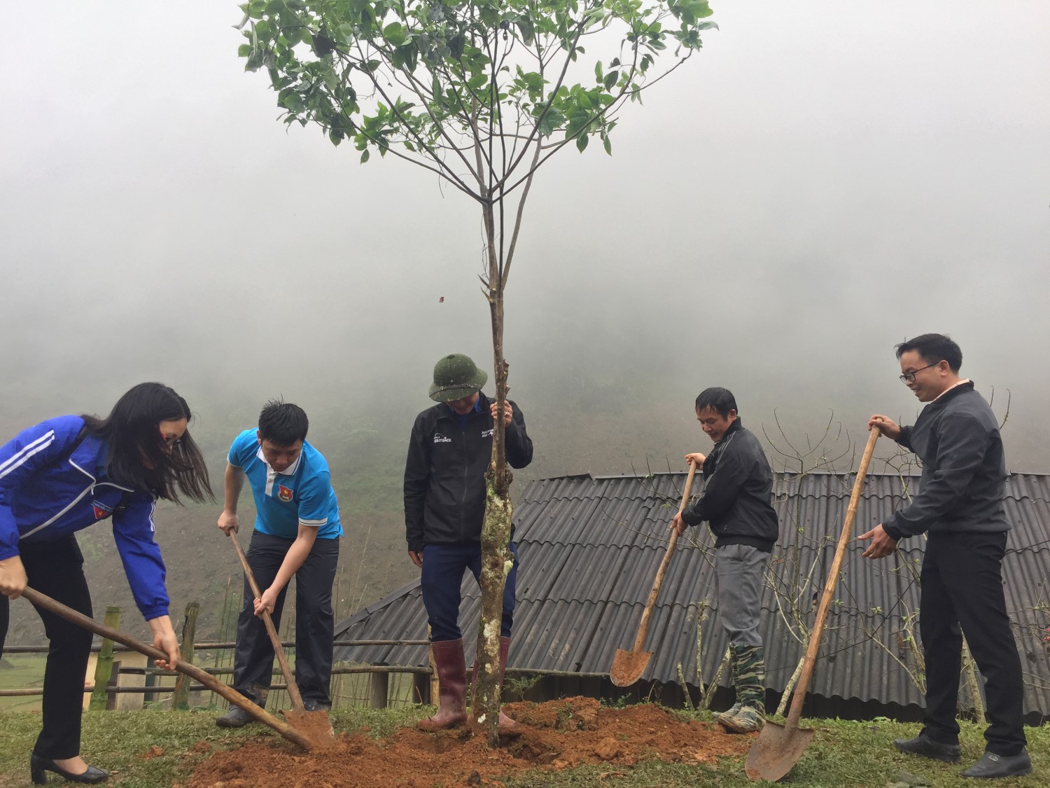 Tuổi trẻ trường Đại học Sư phạm Hà Nội 2: Giỏi kiến thức, vững kỹ năng