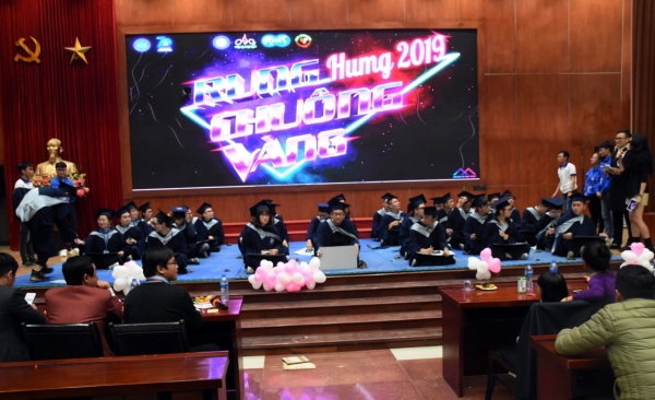 Đêm gala diễn ra với rất nhiều phần thi sôi động, hấp dẫn.