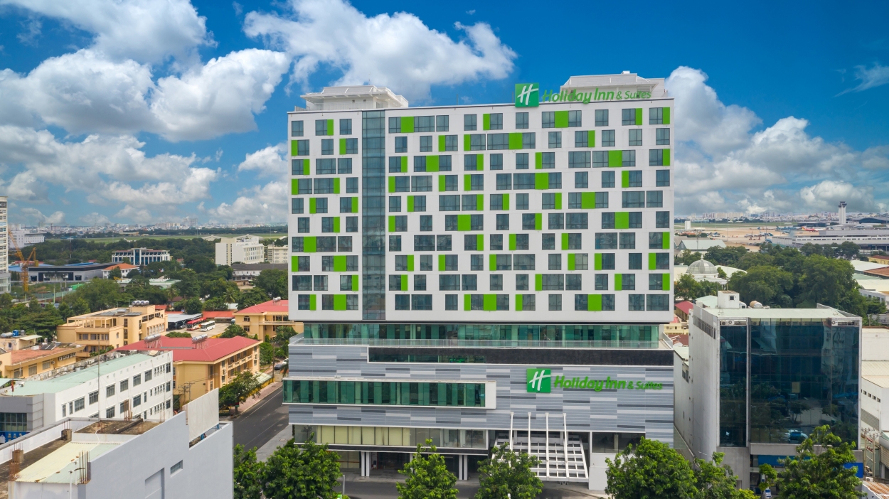 Khách sạn Holiday Inn &amp; Suites Saigon Airport được thiết kế sang trọng, hiện đại