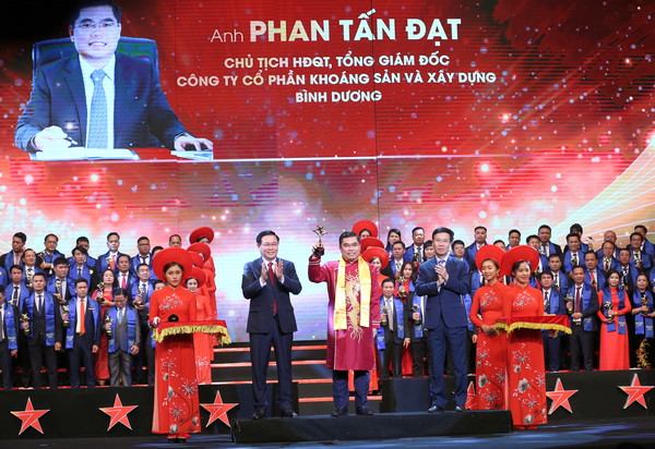 Vinh danh 10 doanh nhân trẻ tiêu biểu nhận Giải thưởng Sao đỏ năm 2019