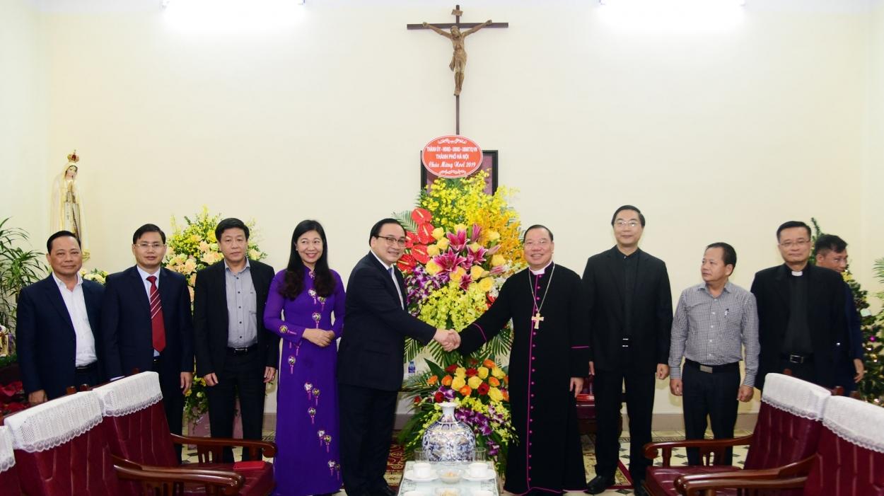 Bí thư Thành ủy Hoàng Trung Hải chúc mừng Tòa Tổng Giám mục Hà Nội nhân dịp Giáng sinh