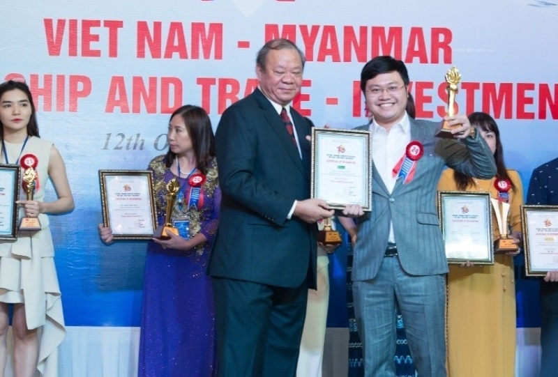 Bằng những nỗ lực trong đào tạo kinh doanh online, doanh nhân trẻ Đào Hoàng Cường vinh dự nhận giải Nhà Lãnh đạo tiêu biểu ASEAN 2018
