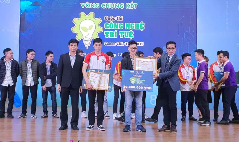 Giải Nhì thuộc về Đội thi ACE PLUS của trường Đại học Kỹ thuật Công nghiệp (Đại học Thái Nguyên) và VIMES của Đại học Bách khoa Hà Nội