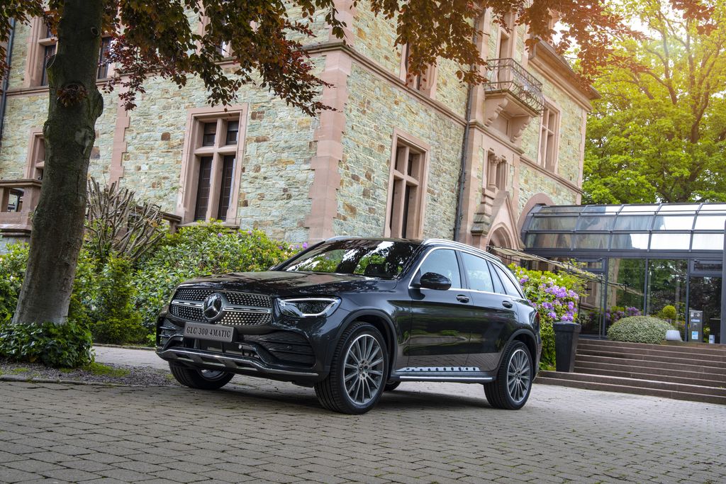Mercedes-Benz GLC 300 4MATIC Facelift ra mắt tại Việt Nam, giá 2,559 tỷ đồng