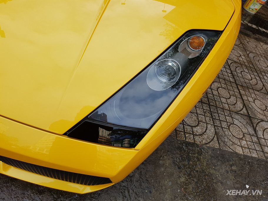 Ra đời từ năm 2004, Lamborghini Gallardo được trang bị hệ thống đèn chiếu sáng Halogen truyền thống