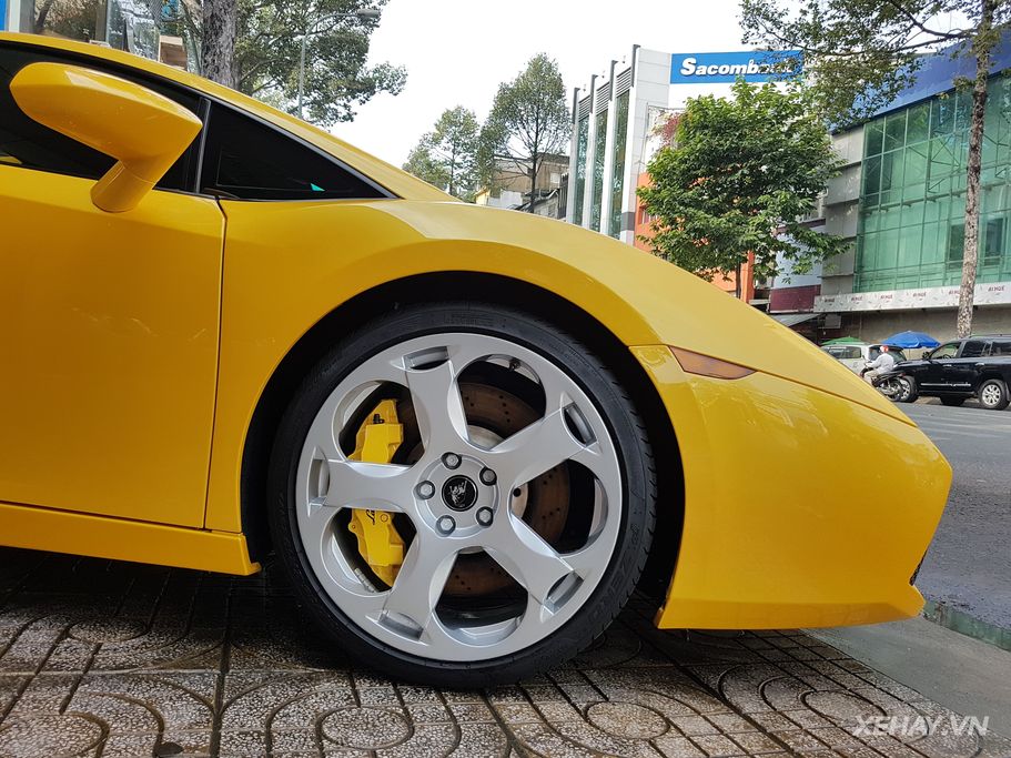 Lamborghini Gallardo tại Sài Thành - Siêu phẩm không tuổi trên phố đông