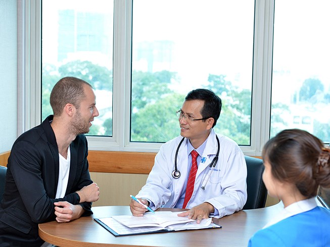 Bệnh nhân nước ngoài đến Việt Nam khám chữa bệnh tăng cao