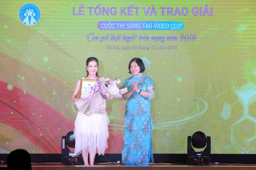 Tác giả Nguyễn Thị Phương Anh với tác phẩm “Nơi có nắng” nhận giải Nhất