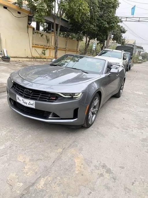 Chevrolet Camaro RS mui trần độc nhất tại Việt Nam đã về tay kiều nữ Quảng Ninh