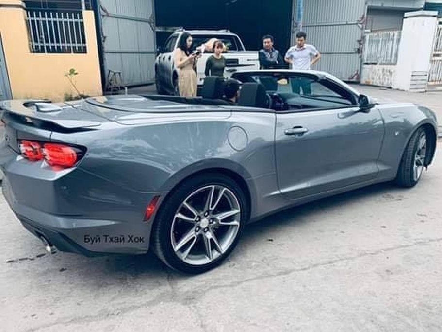 Chevrolet Camaro RS mui trần độc nhất tại Việt Nam đã về tay kiều nữ Quảng Ninh