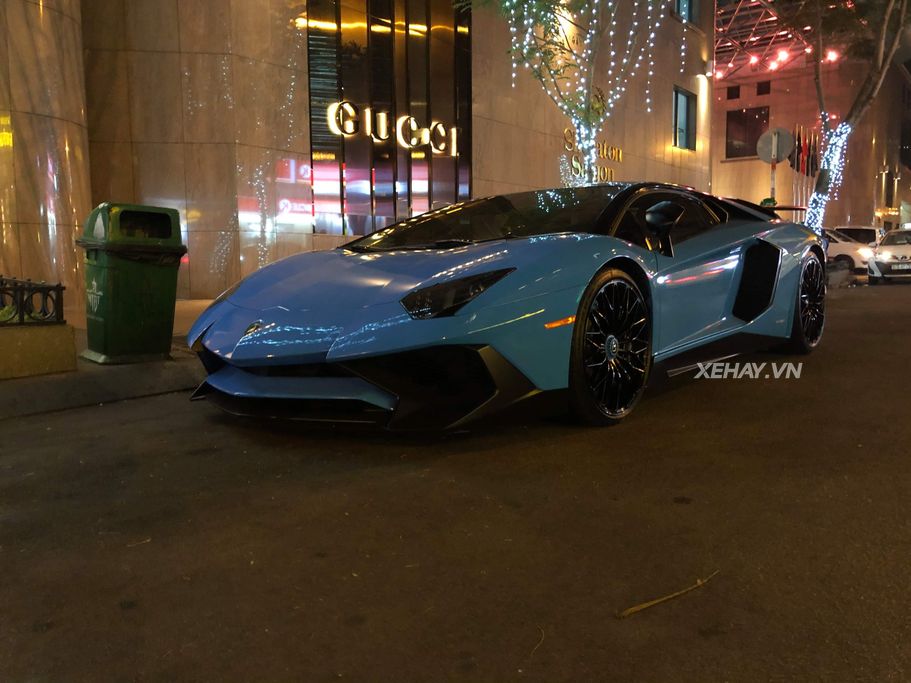 Lamborghini Aventador SV Coupe - Siêu phẩm dạo phố đêm trên Sài Thành