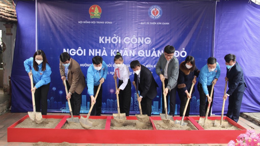 Lễ khởi công xây dựng Nhà khăn quàng đỏ tặng gia đình em Nguyễn Thị Bảo Châu