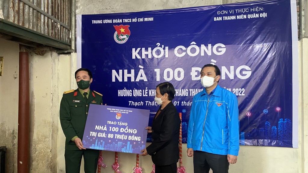 Gửi quà tới công nhân và khởi công xây dựng “Ngôi nhà 100 đồng” tặng cựu TNXP