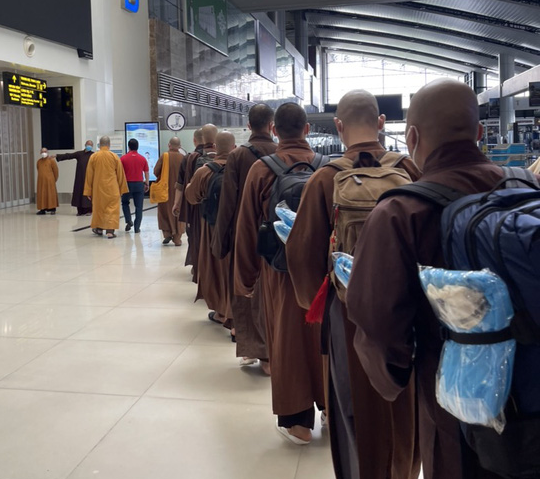 Các tăng ni trẻ của Nam Định lên đường vào Thành phố Hồ Chí Minh tham gia chống dịch Các tăng ni trẻ của Nam Định lên đường vào Thành phố Hồ Chí Minh tham gia chống dịch