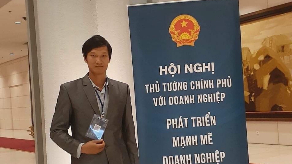 Bài 3: Từ chiếc điện thoại đến hành trình chinh phục “thượng đế công nghệ số”