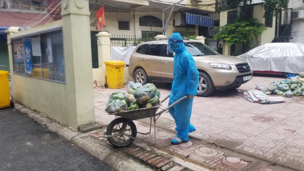 Áo xanh tình nguyện trong “vùng đỏ” Thanh Xuân