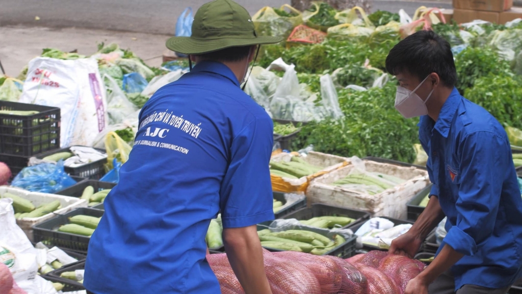 Hơn 1.500 suất quà và hành trình nối dài những yêu thương