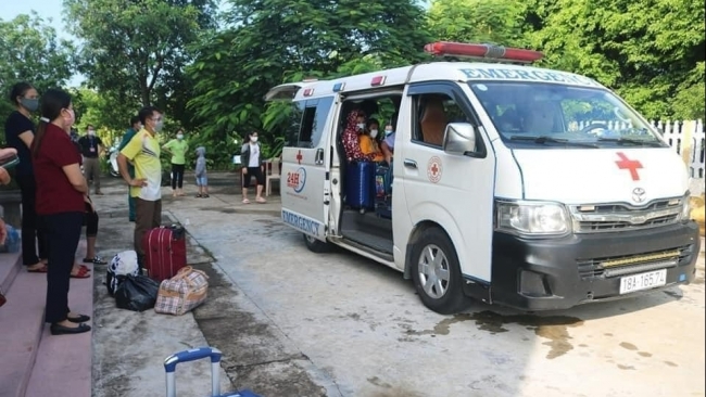 Đi mua nước, nam thanh niên đeo khẩu trang không đúng quy định bị phạt 2 triệu đồng