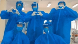 “Thầy giáo tương lai” miệt mài nơi “vùng đỏ”