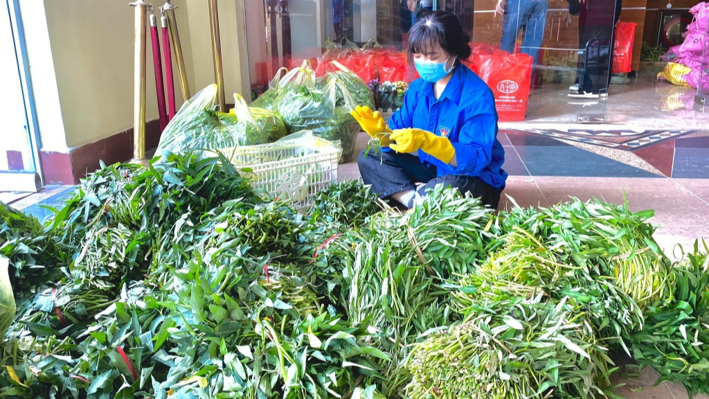 1.700 suất quà “Bạn ở đâu, hãy ở yên đó”