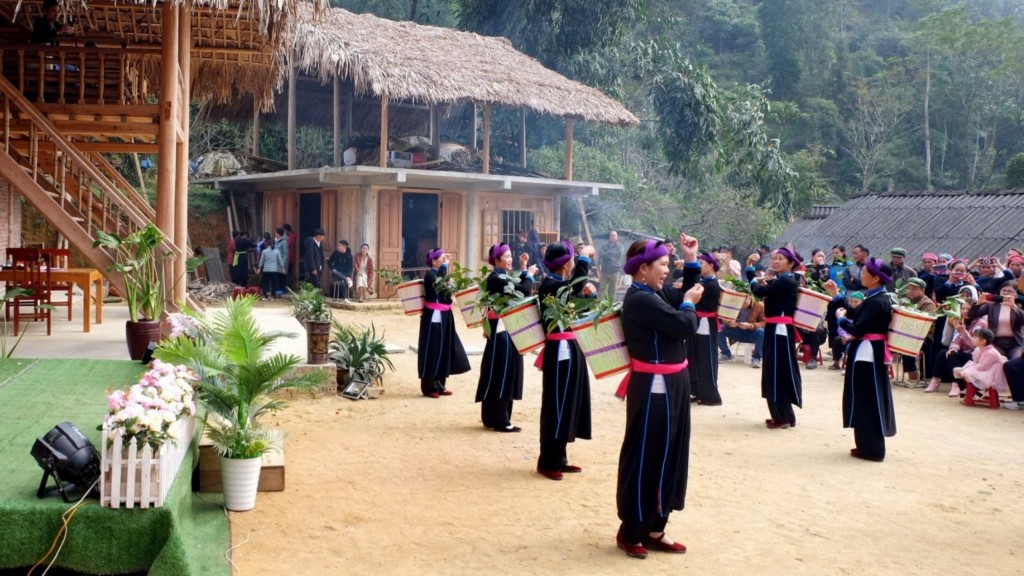 Cô gái 9X làm homestay trên bản Tà Chải