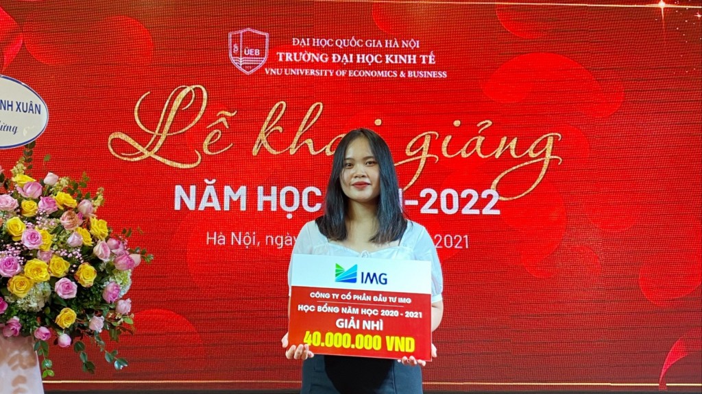 Hành trình thay đổi bản thân của Thủ khoa Đại học Kinh tế