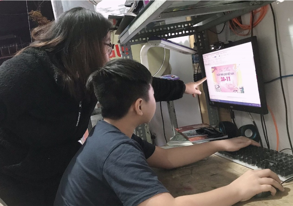 Ánh nắng vẫn nhuộm sân trường ngày Nhà giáo Việt Nam