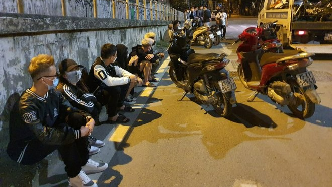 Nới lỏng giãn cách: Đừng vui quá xá, bỏ lỡ tương lai