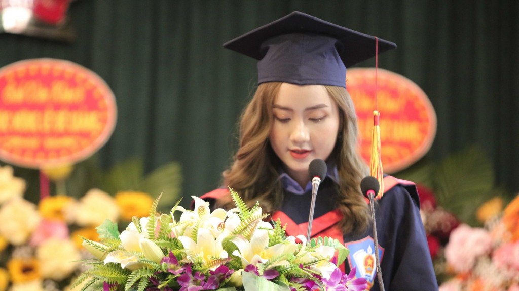 Thủ khoa Đại học Kiểm sát Hà Nội: Hạnh phúc là khi biết cho đi