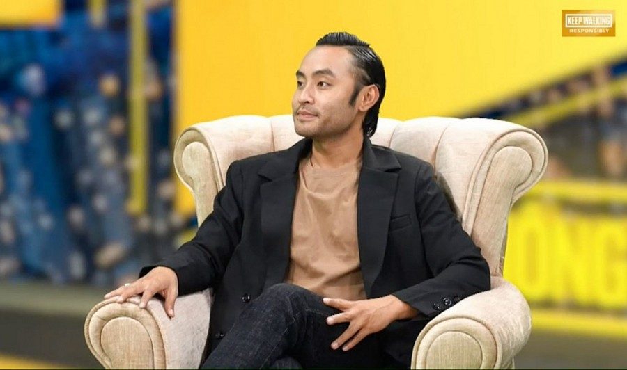 Dustin Phúc Nguyễn trong vai trò MC chương trình