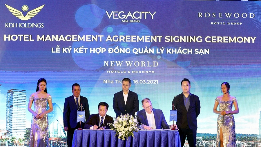 Lễ ký kết hợp đồng quản lý khách sạn giữa KDI Holdings và Rosewood Hotel Group
